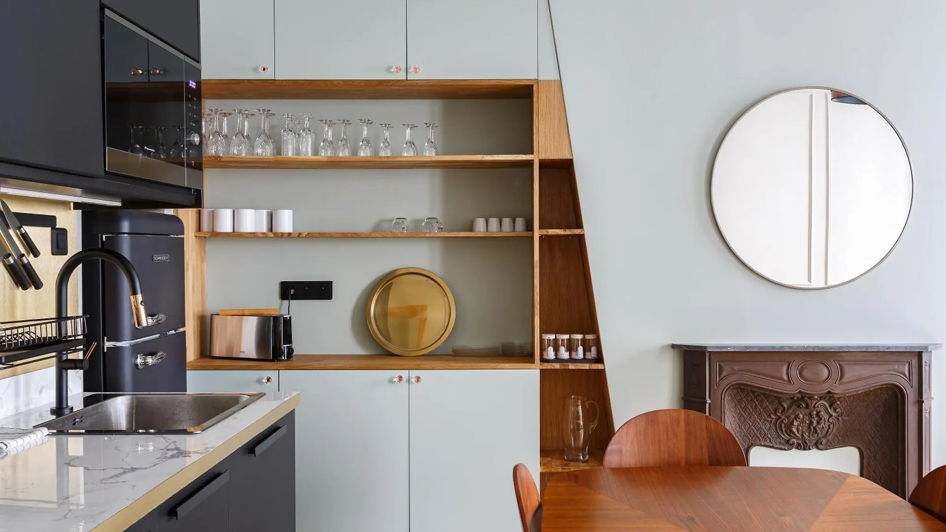 Stylish In The Heart Of Paris